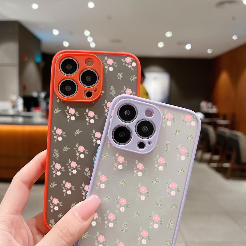 Розовый маленький цветочный узор Жесткий ПК чехол для телефона iPhone 16 15 14 13 12 Pro Max 11 Противоударный мягкий край Прозрачный тонкий матовый чехол Чехол