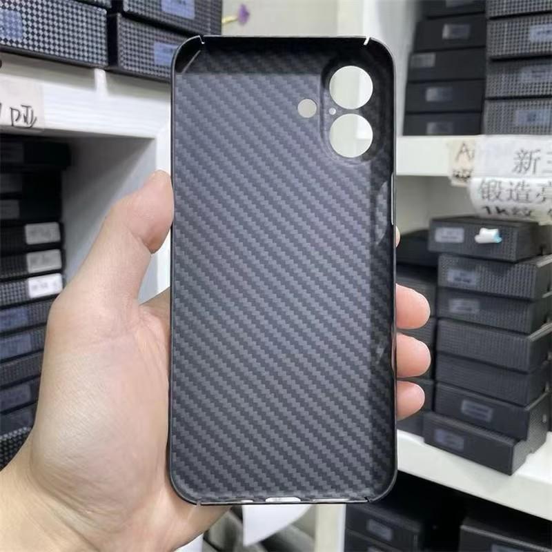 Чехол из настоящего карбона для iPhone 16 16 Plus Ультратонкая задняя крышка из арамидного волокна для iPhone 16/ 16Plus Чехол Карбоновый Люкс