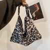 Холщовая сумка с леопардовым принтом женская большой вместимости 2025 новая осенне-зимняя для отдыха сумка-мессенджер для покупок классная сумка-тоут