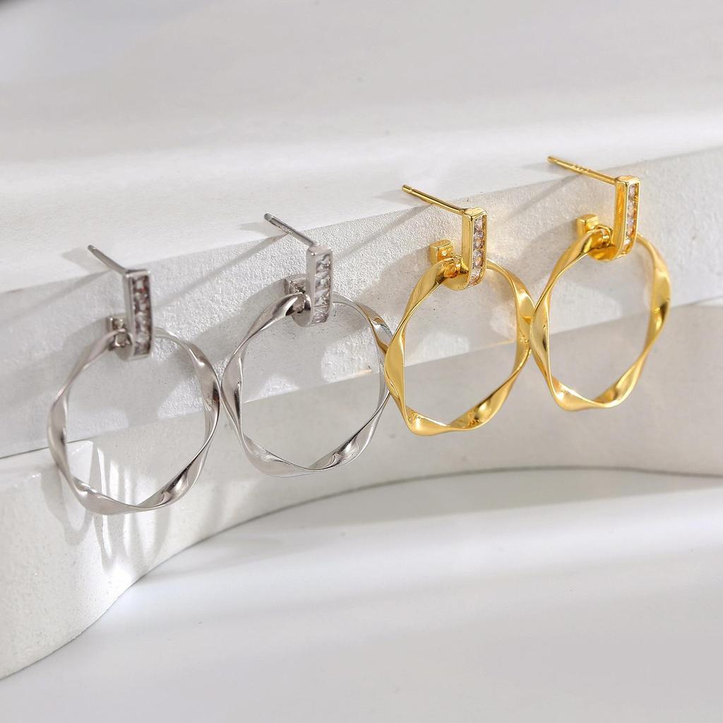 Элегантные длинные серьги-кисточки: Дизайн ниши «легкая роскошь» для женщин