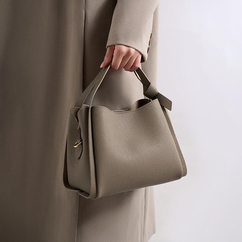 Супер огненная сумка-ведро женская 2025 осень и зима новая текстурированная большая вместимость портативная на плечо сумка-мессенджер атмосферная сумка для поездок