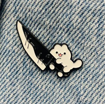 Новая эмалированная булавка с забавным котом-убийцей и ножевым металлическим разъемом, 1 шт.