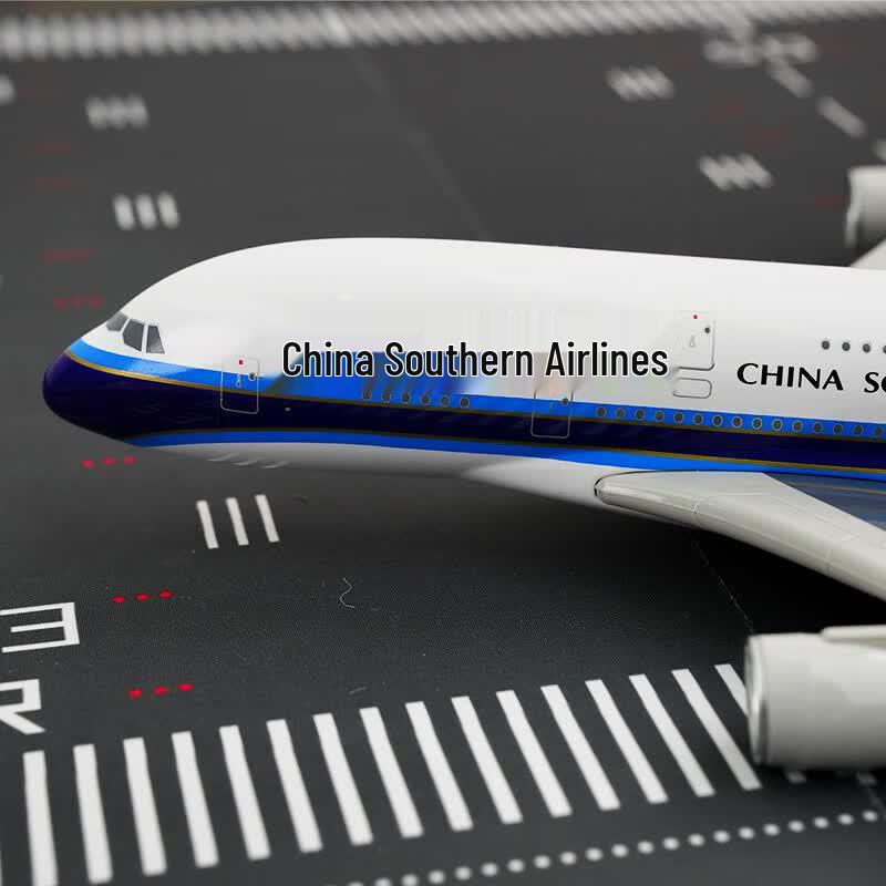 Модель самолета A380 авиакомпании China Southern