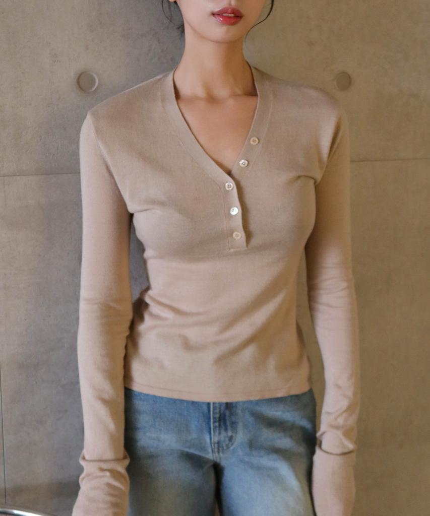 LOVENTINA V-Button Knit Long Sleeve_Beige