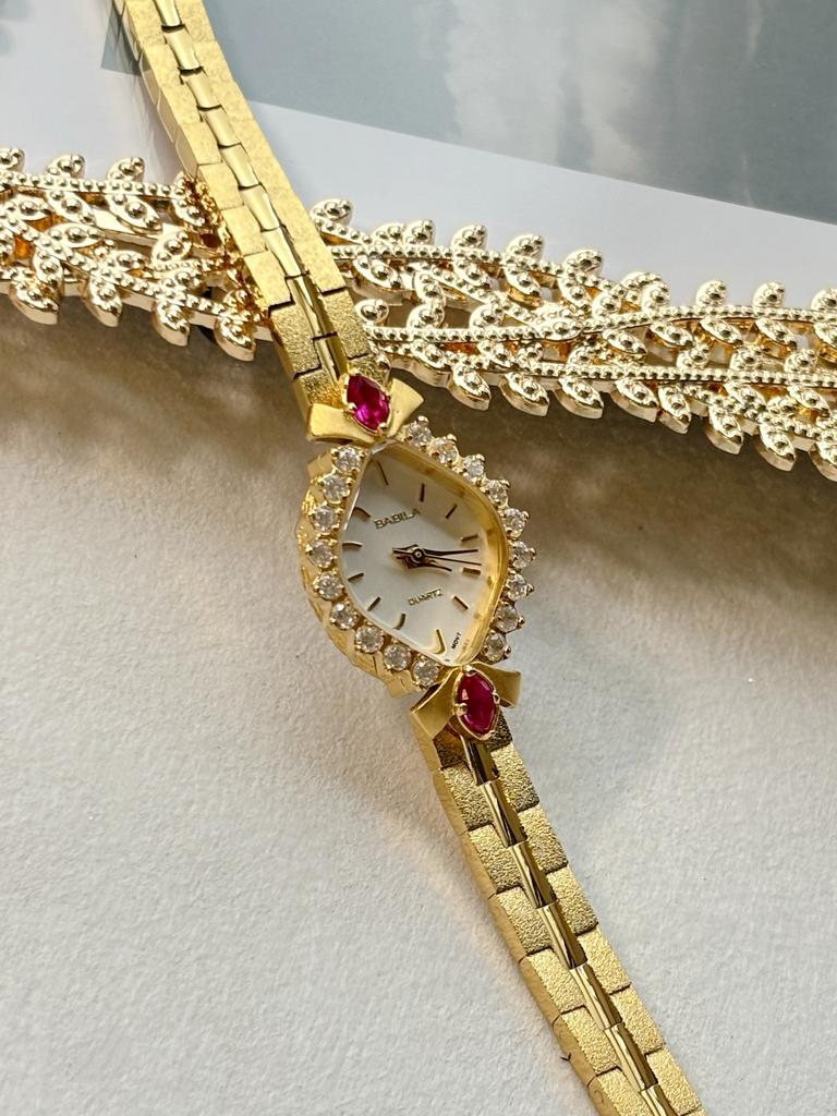 Vintage Gold Women's Watch Diamond-Embedded Luxury Sophisticated Ladies' Quartz Watch
