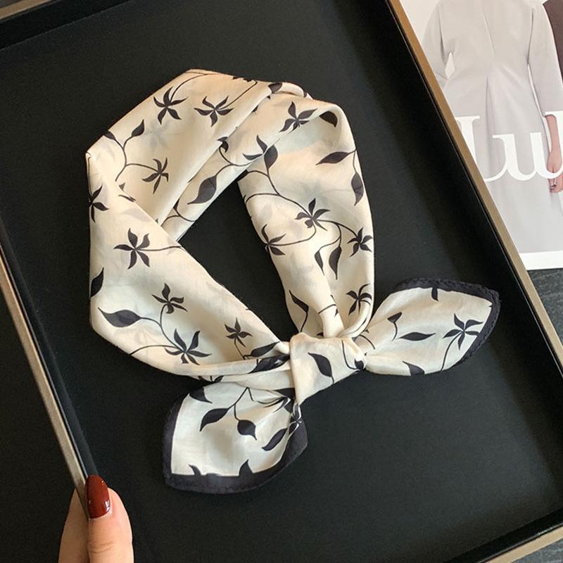 Fashion silk scarf women's new high-end small square scarf versatile spring and autumn scarf women's printed silk scarf accessories