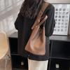 Casual Large-capacity Bucket Bag Women's 2025 Winter Fashion Versatile Shoulder Messenger Bag Simple Handbag Bag