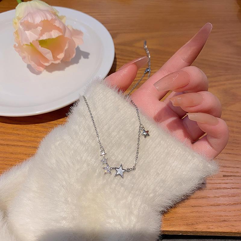Ожерелье Sweet Temperament с микро-инкрустацией цирконием и звездой: Легкая роскошная цепочка Galaxy Clavicle для женщин