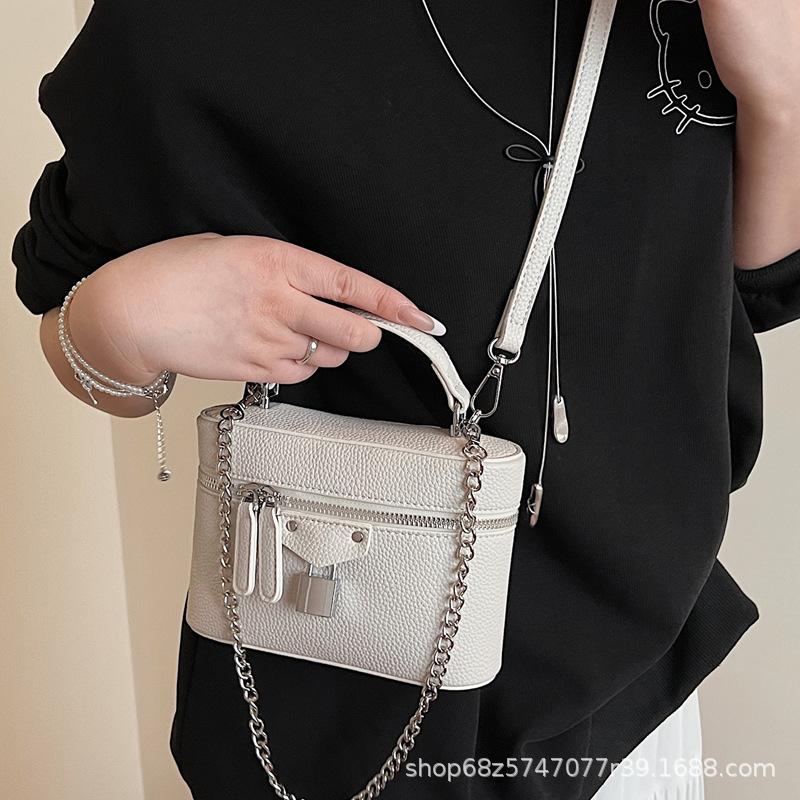 Premium Sense of Foreign Style Niche Handbag Women's 2025 New Versatile Shoulder Messenger Bag Light Luxury Commuter Chain Bag