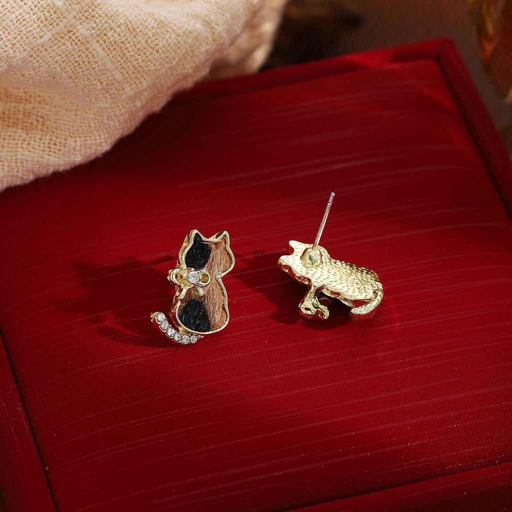 Cute Leopard Cat Stud Earrings for Women, Delicate and Fashionable, Cartoon Style, Elegant and Exquisite, Light Luxury Design