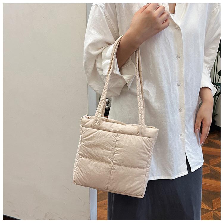 Корейская мода! Новая универсальная сумка через плечо с ромбовидным квадратным плетением, выполненная из хлопкового пуха, невероятно привлекательна.