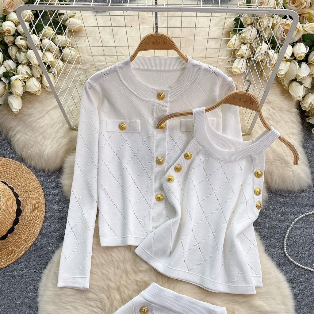 Весенне-осенний женский вязаный свитер в клетку с золотыми пуговицами, однобортный пиджак, жилет и мини-короткая юбка, комплект из 3 предметов