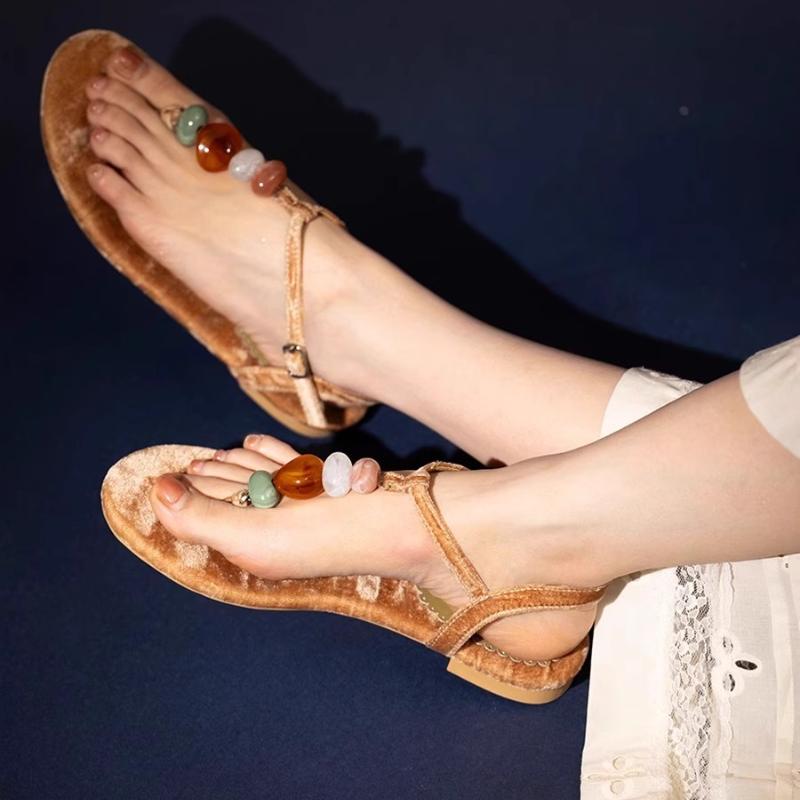 Босоножки на плоской подошве с ремешком на щиколотке, украшенные разноцветными бусинами, с перемычкой между пальцев, Т-образным ремешком, мелкой посадкой, женская модная обувь 2025, летняя отпускная