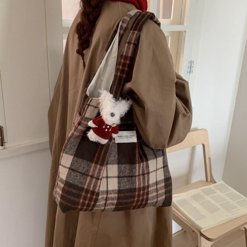 Повседневная холщовая сумка большой вместимости женская 2025 новая легкая и универсальная сумка-тоут через плечо для поездок на работу модная сумка-тоут