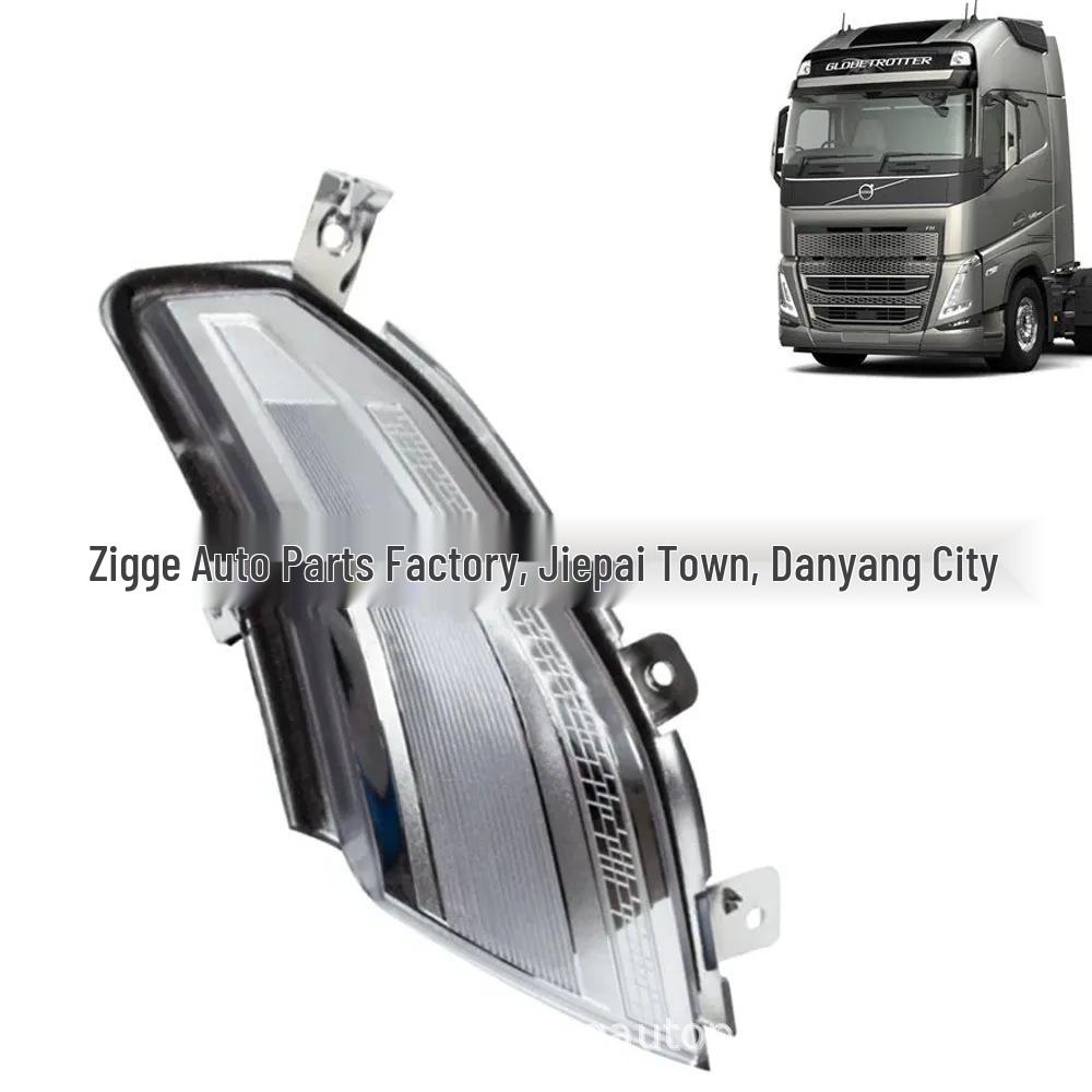 Декоративная накладка-удлинитель фары Volvo Trucks FH/FM 84224117/84415098