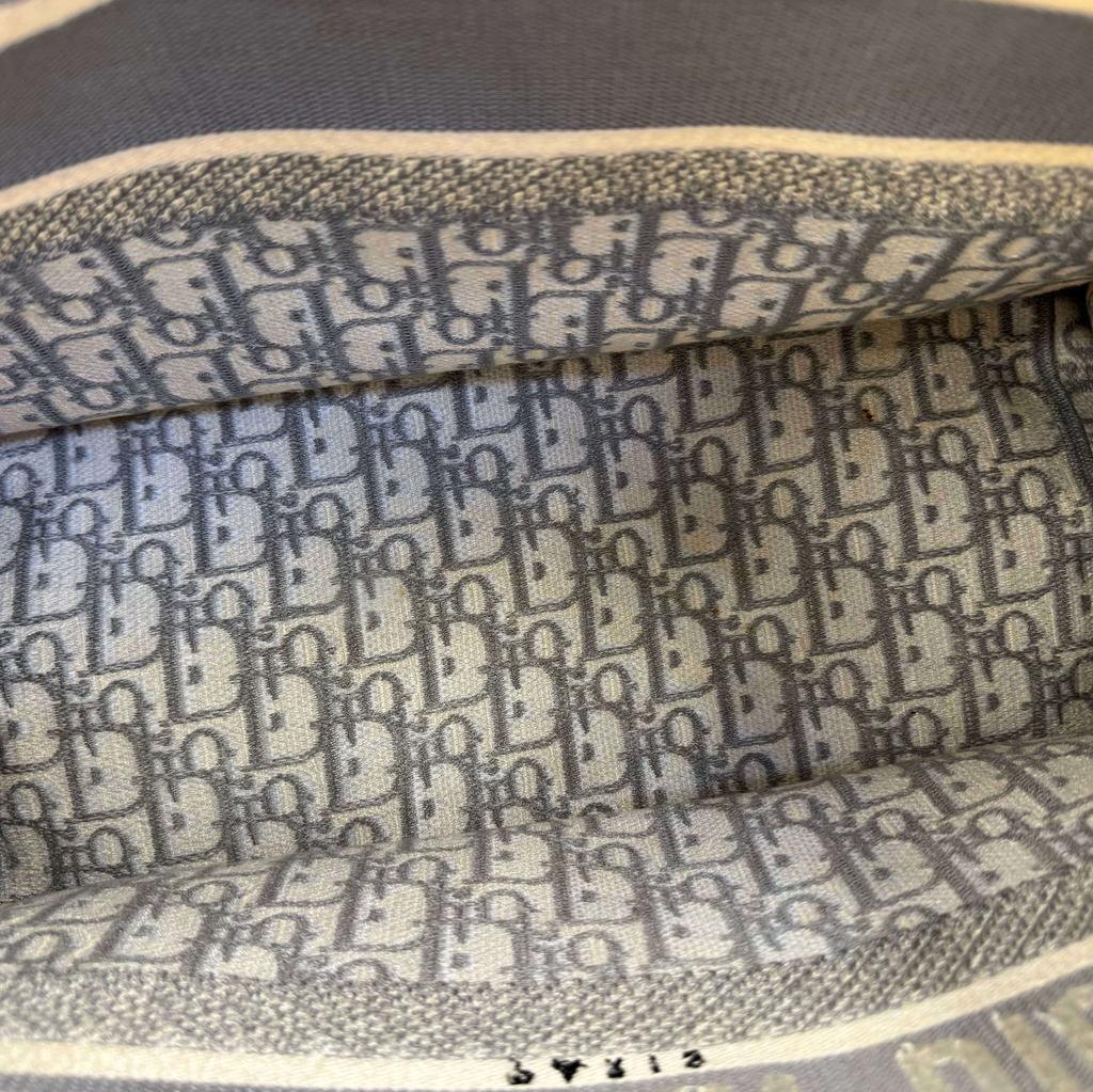 [Pre-Owned] Book Tote Large Capacity Oblique Handcrafted All Over Print Embroidered Canvas Shoulder Tote Bag - Very Good #1EQMF1T
