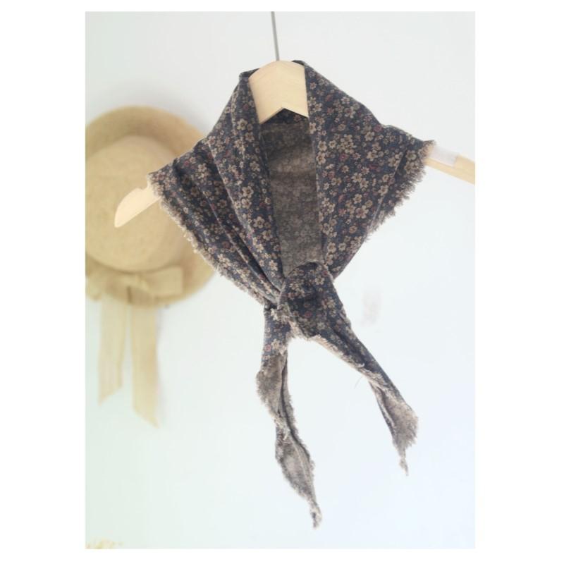 Johnature Floral Shape Triangle Autumn Winter Retro Distressed Decorative Scarves