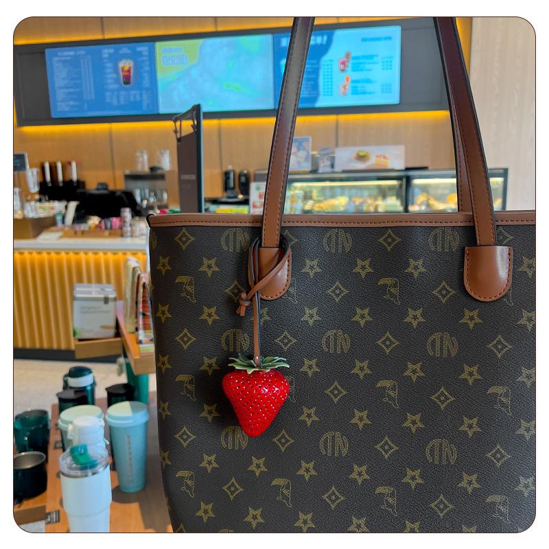 Рождественский новый подвеска-сумка клубника трехмерная смола милый ремешок для мобильного телефона брелок ювелирные аксессуары подвеска для сумки