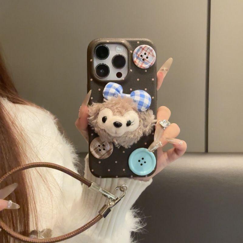 Милая плюшевая кукла-груша Кожаный шнурок Подходит для iPhone16 15 Кожаный узор Чехол для мобильного телефона Apple 14 Защитная крышка
