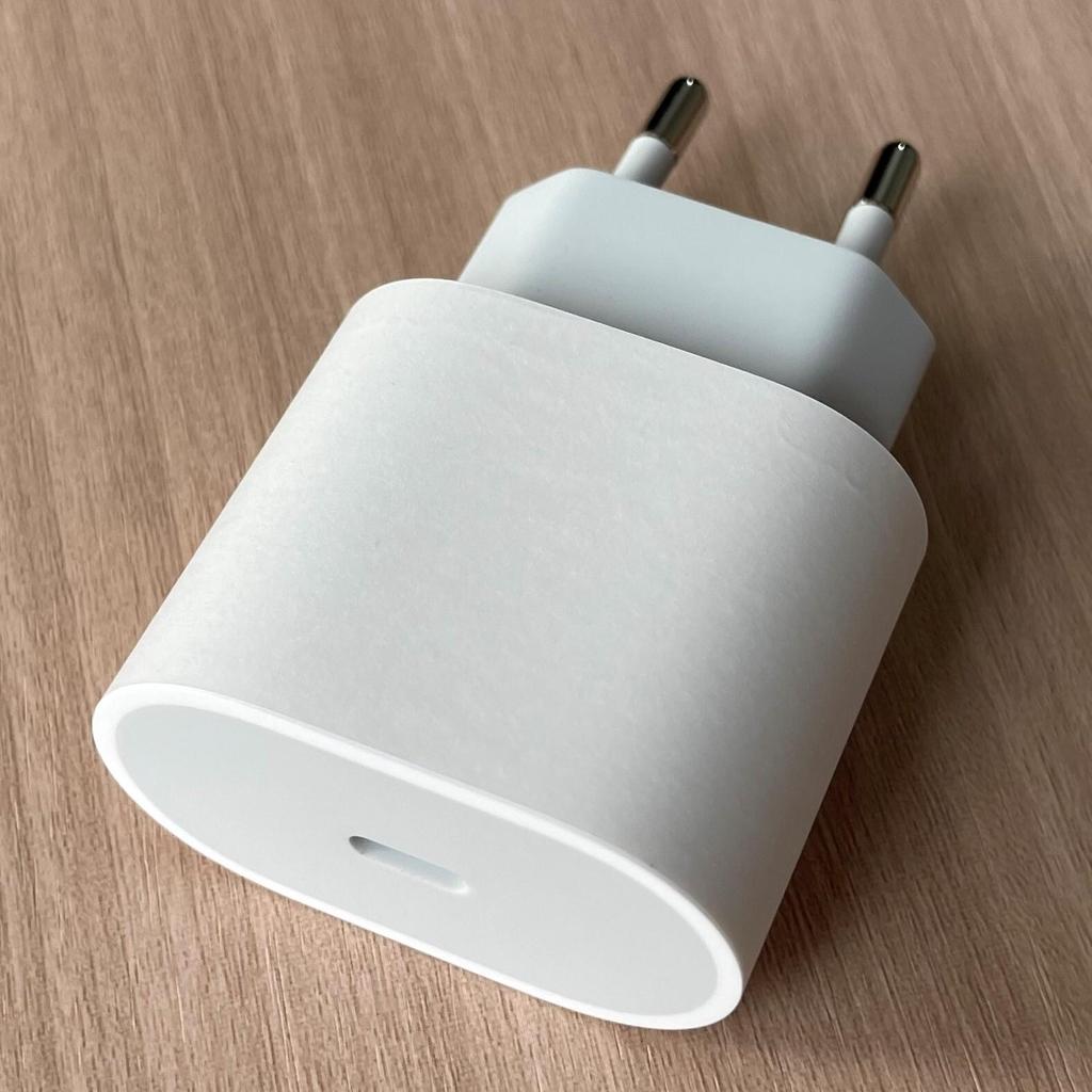 Адаптер питания USB-C мощностью 20 Вт