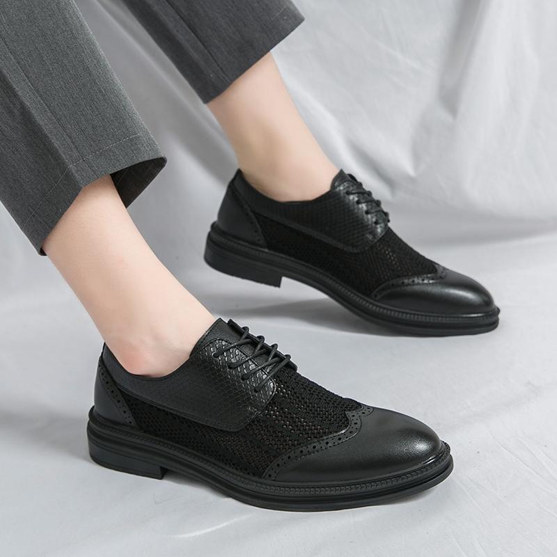 New Luxury Leather Brogue Men's Lace Up Hollowed Out Flats Shoes Casual British Style Men Oxfords 2024 Fashion Brand Dress Shoes