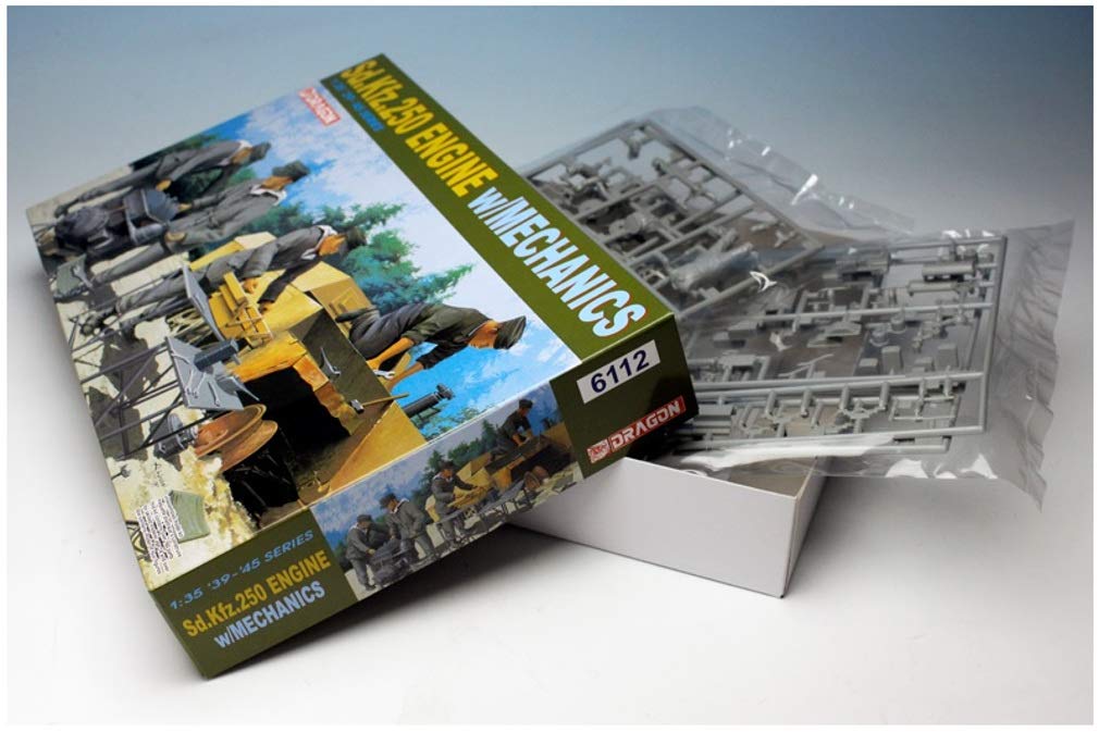 Platz Набор немецких двигателей Второй мировой войны DR6112 Пластиковая модель 1/35 Sd.Kfz.250 с техническим обслуживанием