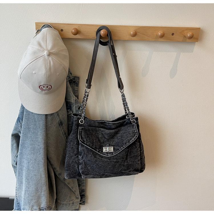 Trendy new 2025 Korean version single shoulder oblique span bag chain commuting large capacity stray bag women's bag denim underarm bag