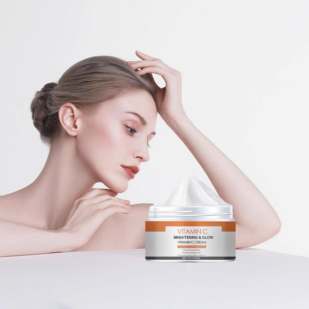 Face Cream Dehydrates, Moisturizes and Moisturizes Skin, Reduces Fine Lines and Wrinkles