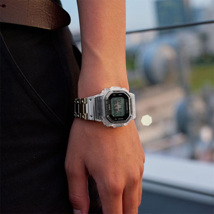 Casio G-Squad G-Shock 40-летний юбилей Прозрачная версия Remix Водонепроницаемость 200 м Кварцевый механизм Ремешок из смолы и нержавеющей стали Мужские часы Черные DWE-5640RX-7JR