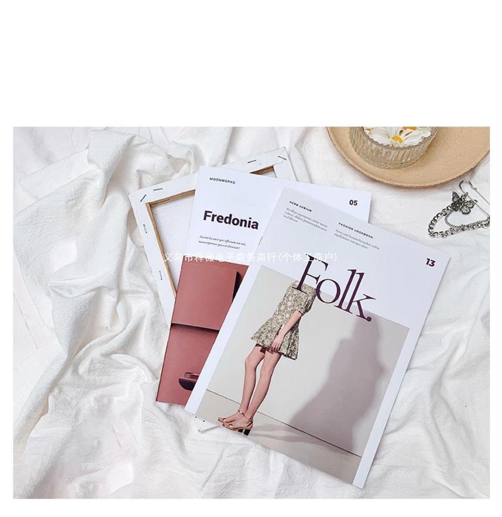 Блокнот в английском стиле: Обложка модного журнала и реквизит для макета сцены