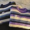 Мужской ретро свитер с радужными полосками и толстым круглым вырезом - Осень/Зима