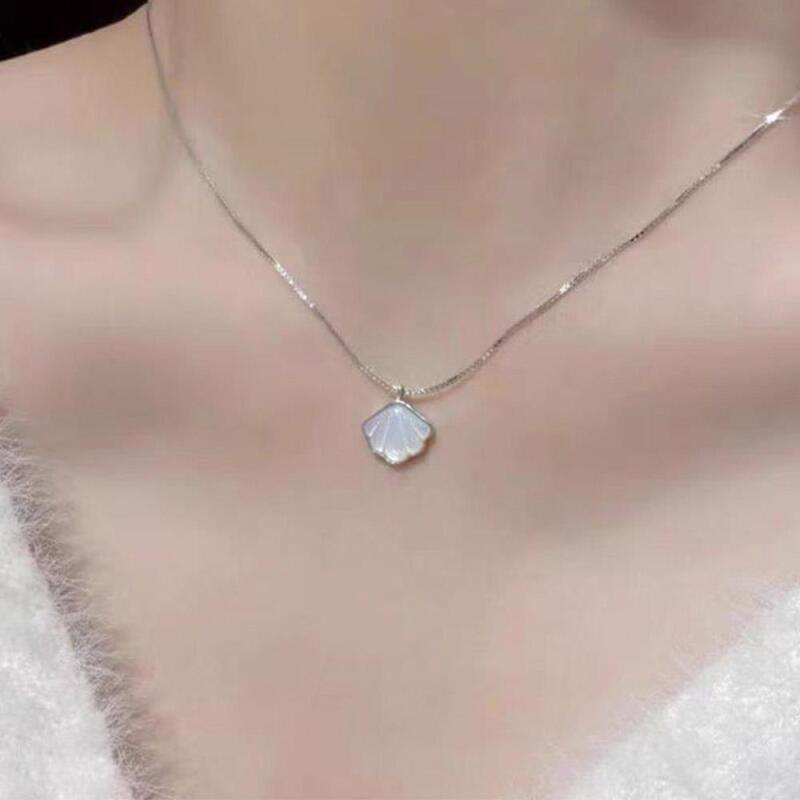 Women's Elegant and Elegant Shell Silver Chain Necklace