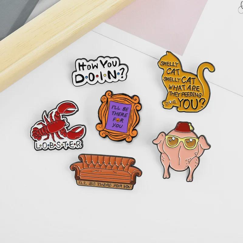 Брошь с надписью «Дизайн дивана-лобстера»: Вдохновлено сериалом «Друзья»