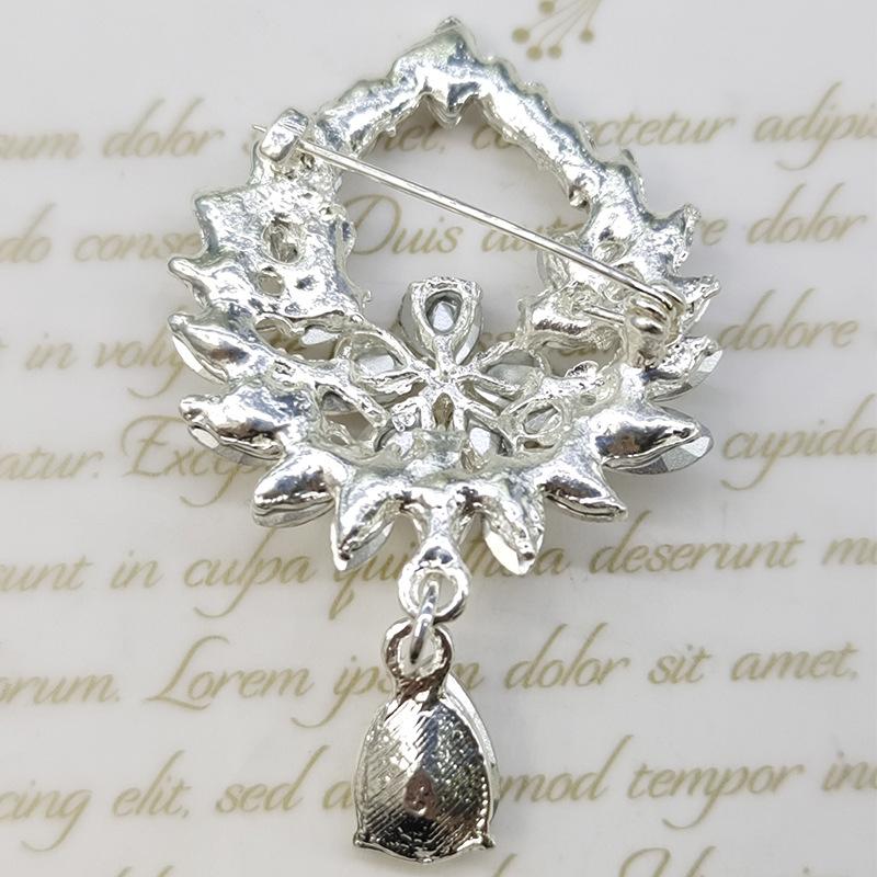 Vintage Teardrop Rhinestone Brooch Statement Pin for Fashionable Party Wear