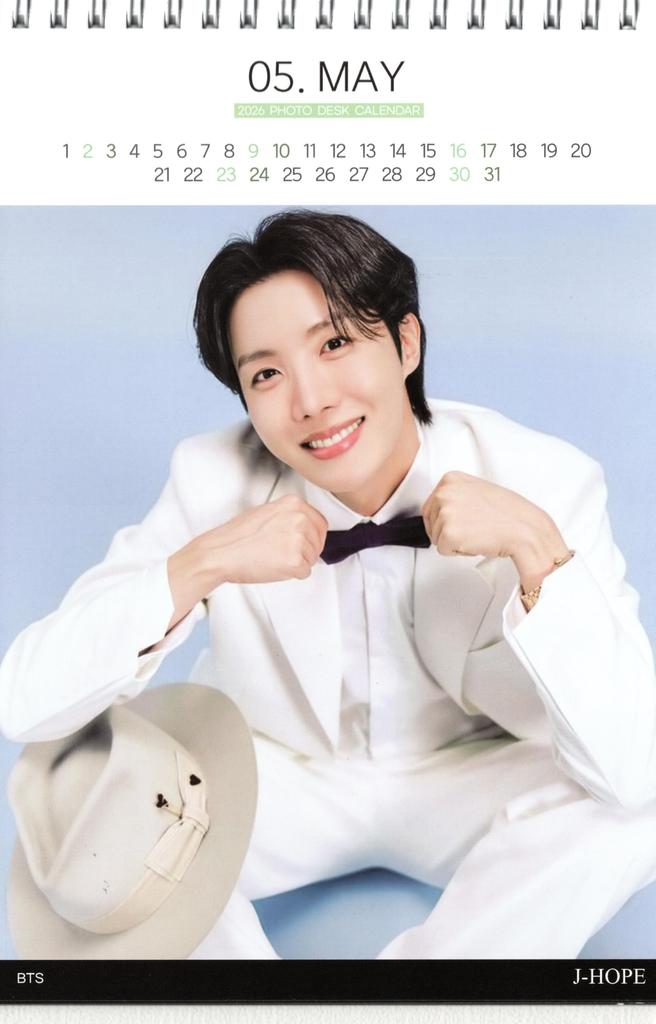 Фото настольный календарь J-HOPE 2026–2027 (24,5 × 15,0 см, 26 страниц) + Набор из 12 наклеек