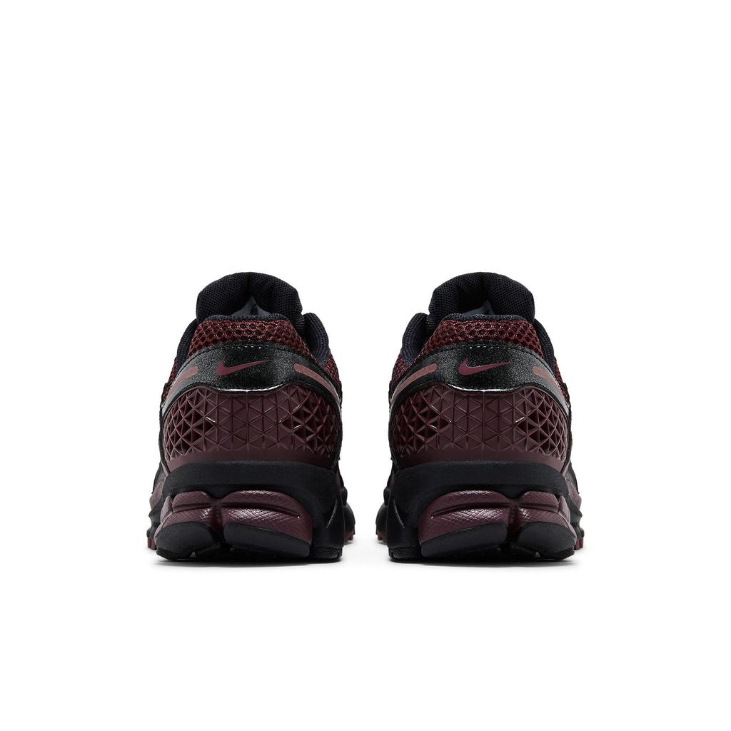 Nike Женские Zoom Vomero 5 'Black Burgundy Crush' (женские размеры) Черные / Бордовый Crush / Бордовый Ash / Темно-красные Кроссовки для бега IB8929 002