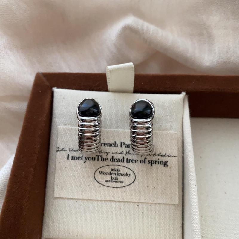 Vintage Roman Style Black Zircon Stud Earrings Half Ring Personality Niche Earrings Personality Fashion Sense Artistic Temperament Earrings