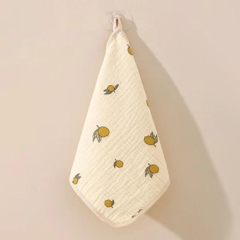 1 шт. муслин, салфетка для срыгивания, носовой платок, полотенце.