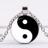Новый горячий Тай Цзи Инь Ян кулон ожерелье классический черный, белый цвет китайский знак даосизма стеклянный драгоценный камень ожерелье кошачья лапа посеребренный