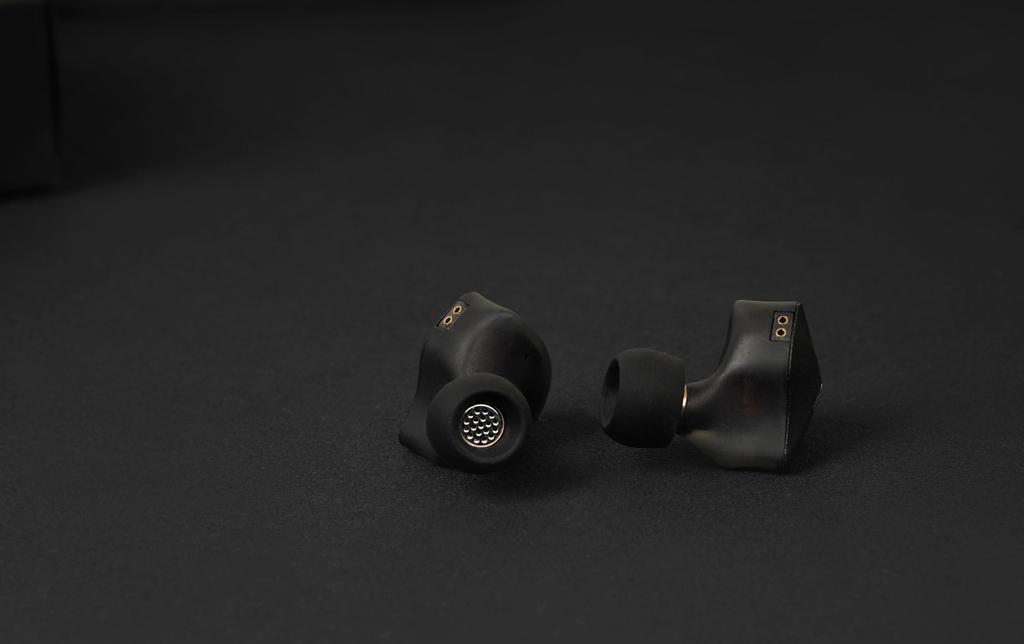 DIVINUS Velvet Wide Bore Silicone Eartips Interchangeable IEM Earphone Tips for Improved Sound Quality and Comfort (for 4-6mm Nozzles), (S (3 Pairs))