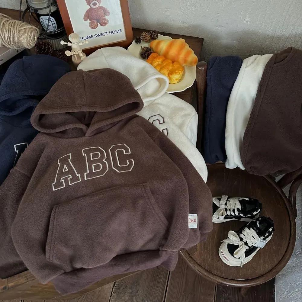 Детская спортивная одежда для улицы Худи из поларфлиса ABC Корейская детская одежда Мальчики и девочки Осенний повседневный костюм из брюк