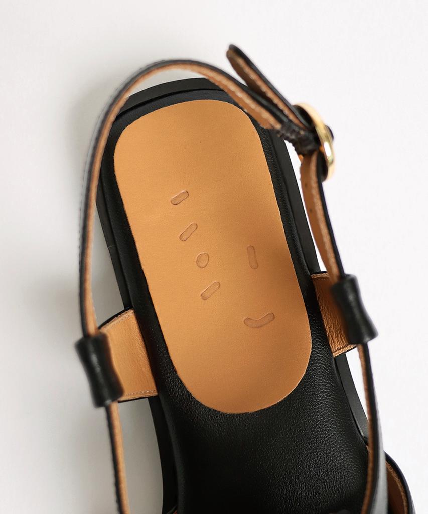 Heenn Open-Toe Fisherman Sandals. Black