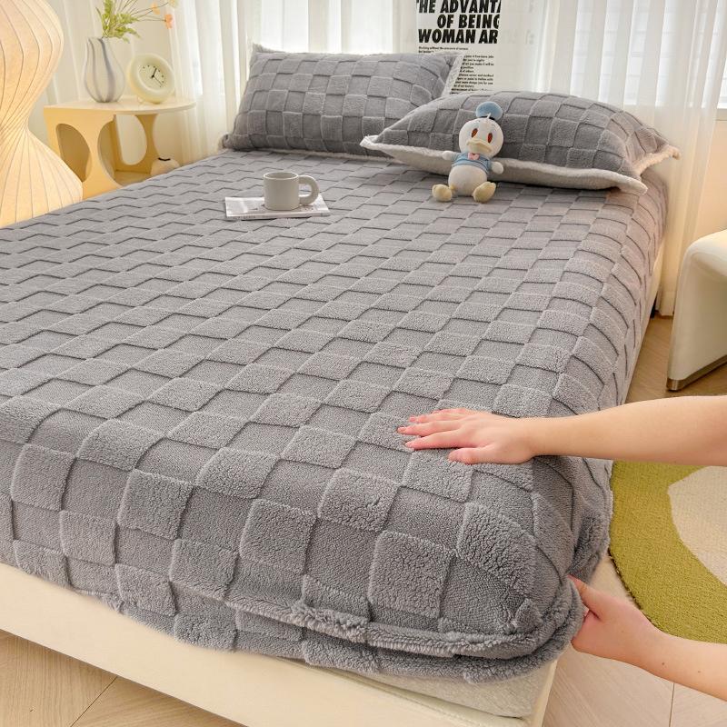 Warm Fitted Bed Sheet Taff Velvet Fleece Bed Linen Coral Fleece Bed Sheet with Elastic Band Bedsheet Mattress Protection Cover(No Pillowcase)