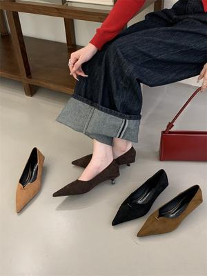 2025 новые замшевые туфли-лодочки с острым носком и каблуком «котенок», женские туфли на тонком каблуке с неглубоким вырезом, осенние универсальные профессиональные туфли