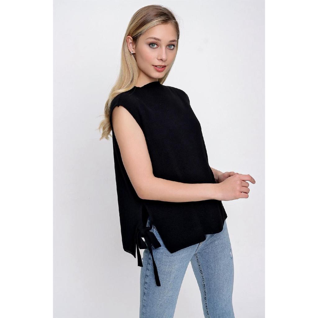 Женский трикотажный свитер с завязками сбоку красный 22wk252