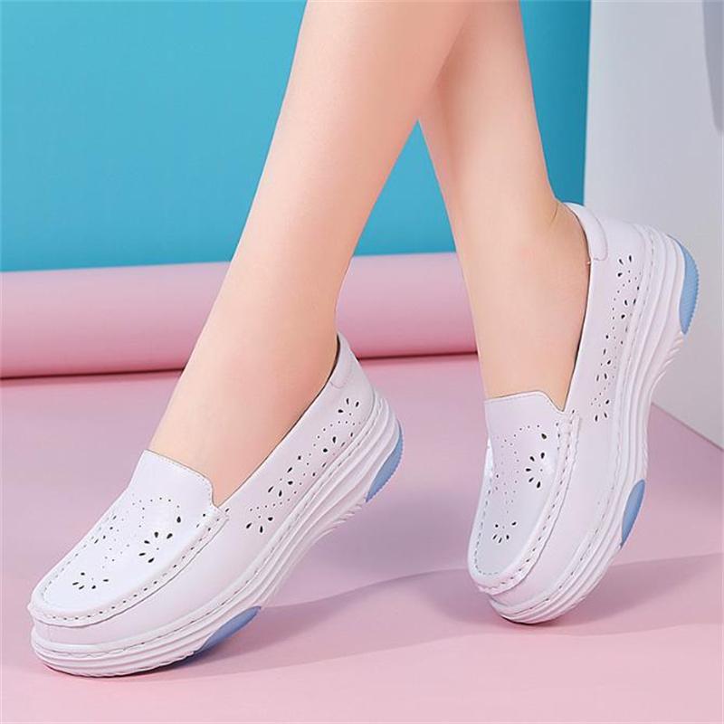 Модные женские туфли на танкетке из натуральной кожи, повседневные лоферы, мягкие рабочие туфли для медсестер, дышащие, удобные, нескользящие, белые туфли для медсестер