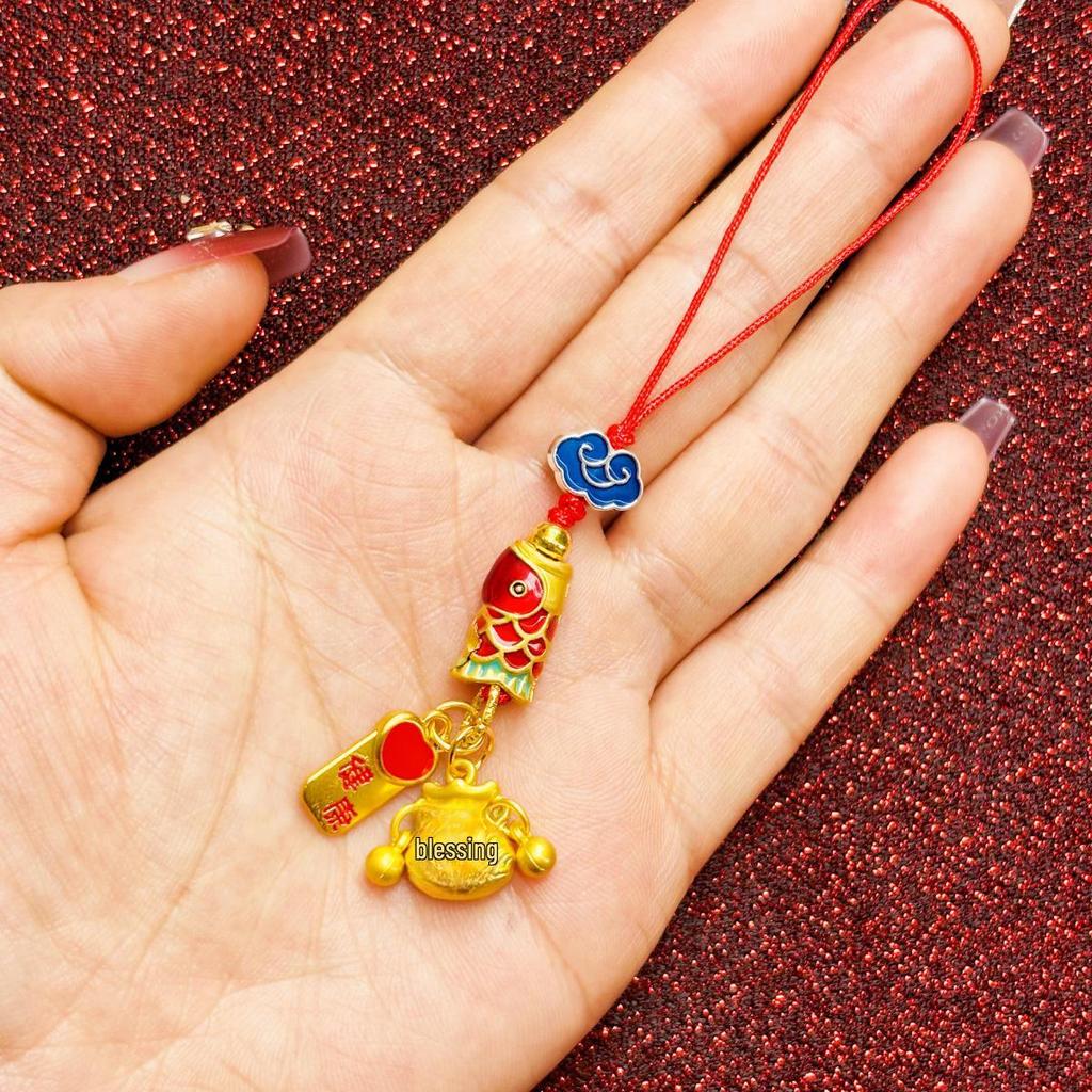 Древний золотой брелок-подвеска с красной веревкой на удачу