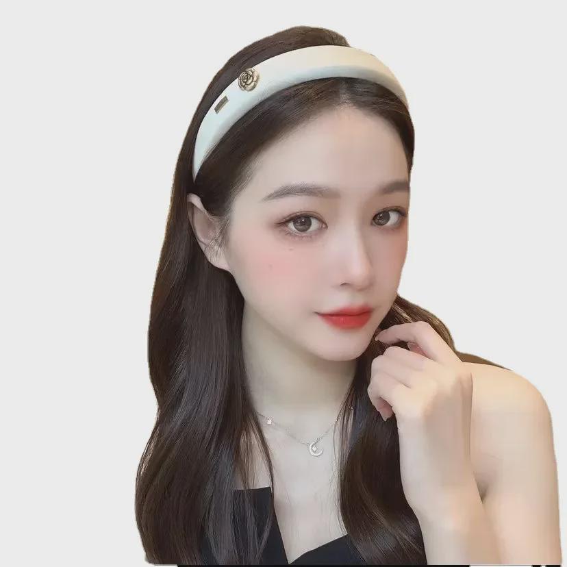 Роскошная повязка на голову «Камелия»: Стиль элитных ароматов, корейский тренд 2022 года