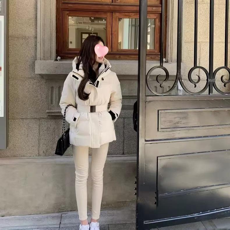Yu Yan, white goose down Internet celebrity three-proof down jacket women's winter new short waist and thin high-end ski jacket