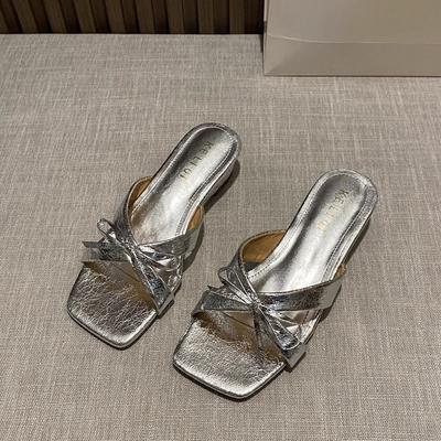 Французские квадратные открытые прохладные тапочки женская уличная обувь 2025 весна и лето новые супер нежные сказочные сандалии с юбкой